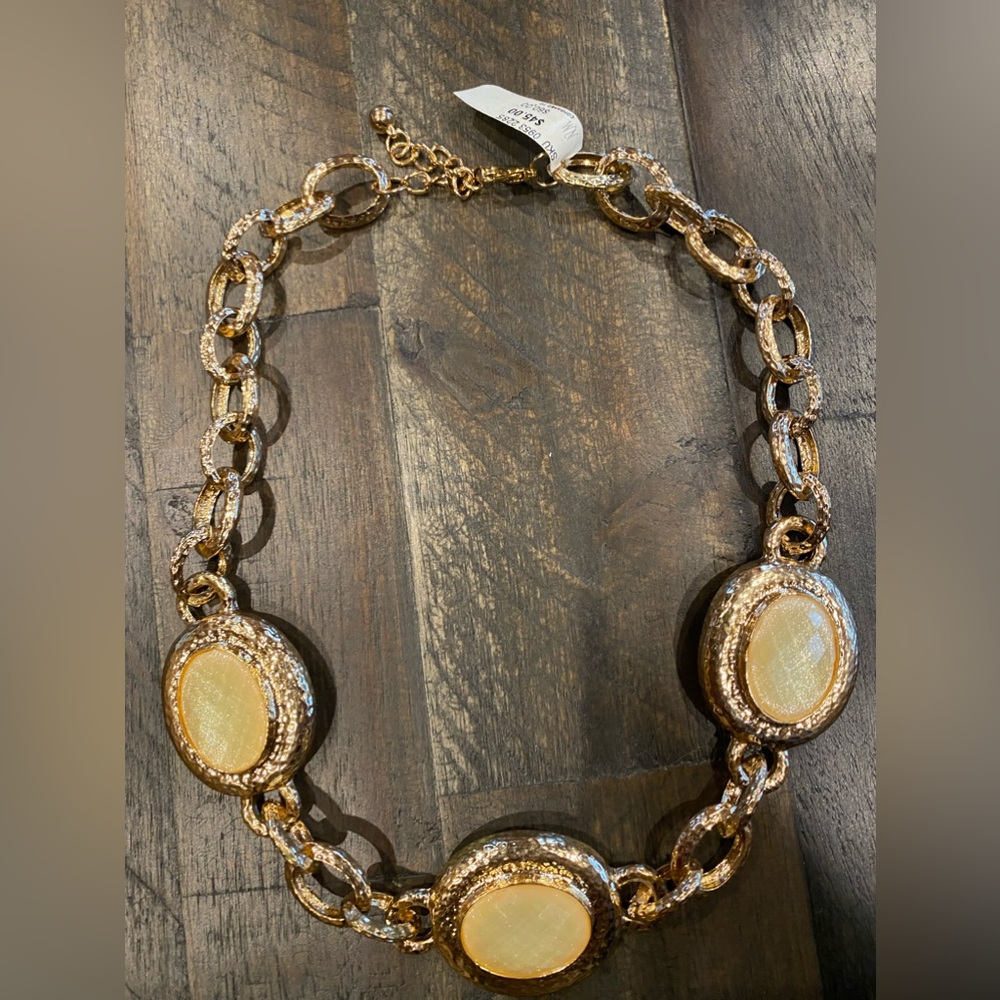 - Gorgeous gold tone  collar necklace.